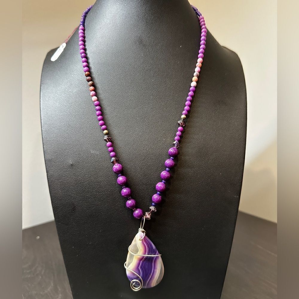 Dyed agate pendant, stone and seed bead necklace!